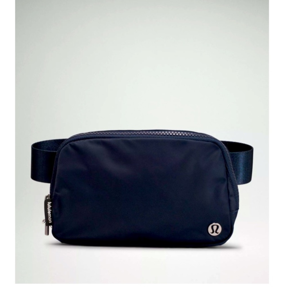 Lululemon Everywhere Belt Bag - True Navy